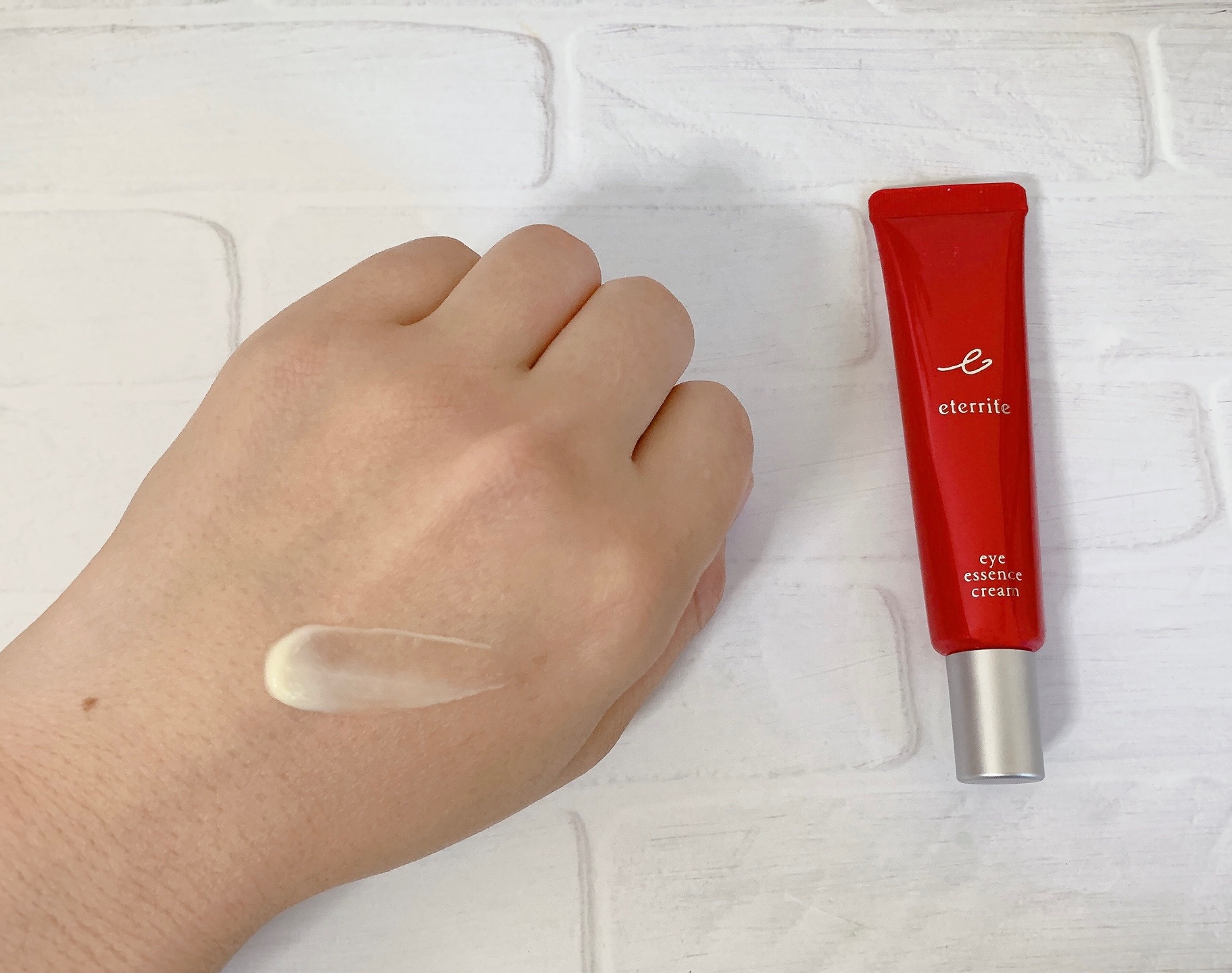 試してみた】シャルレ エタリテ アイ エッセンスクリームの効果・肌質