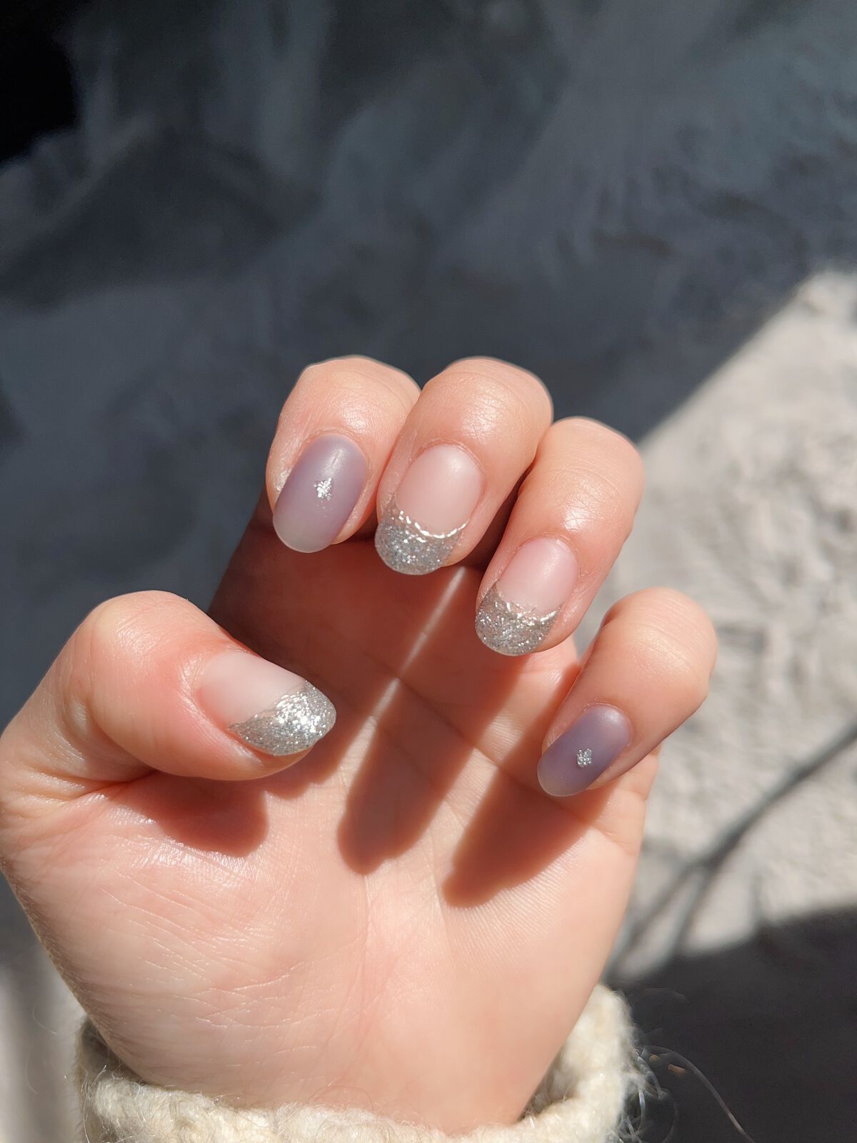 侘助 on LIPS 「【磨りガラスイメージのニュアンスネイル】こんにちは、侘助です𓂃..」(2枚目)