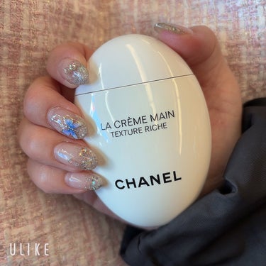 CHANEL ハンドクリーム　

ラクレームマンリッシュ　50ml

7000円くらいのハンドクリームです^_^

香りもキツくなく使いやすいです。

一気に大量に出にくいため長持ちしやすいかも♪

バ