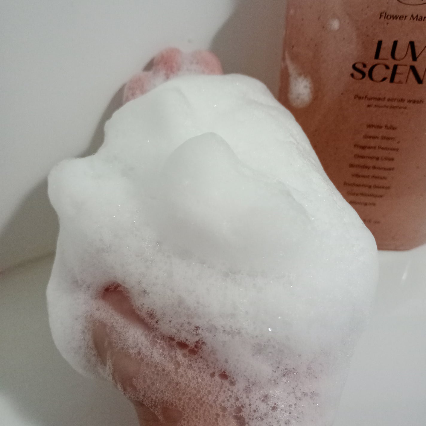 スクラブボディウォッシュ フラワーマーケット ホワイトチューリップ/LUV SCENT/ボディスクラブを使ったクチコミ(5枚目)