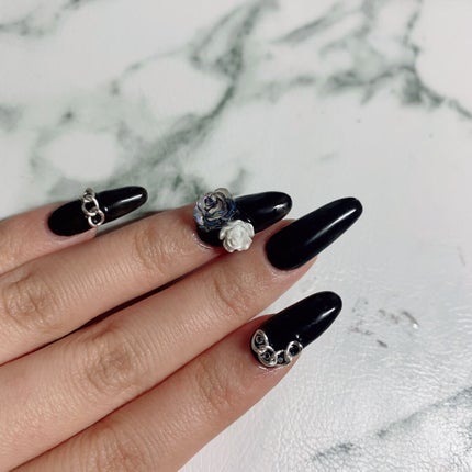 Luna☾LIPSパートナー on LIPS 「ちょっと早いけどネイル更新〜!!ヘラのリップが可愛すぎて一緒に..」(3枚目)