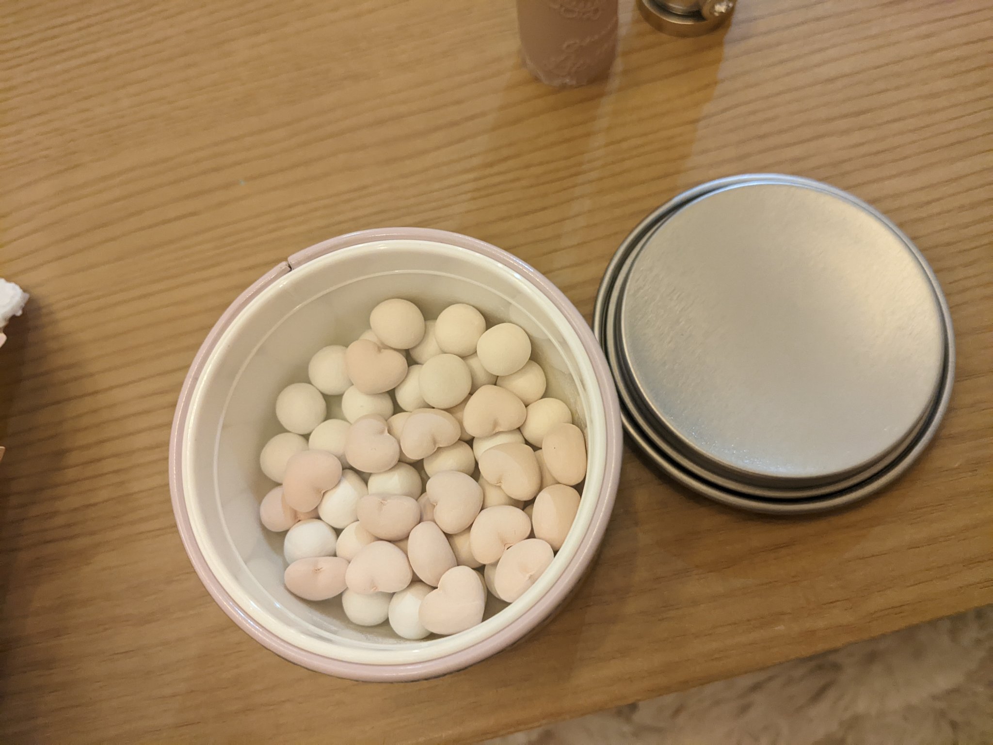 アントワネットペルルフェイスパウダー 01 ピンクシャトー/MilleFée/ルースパウダーを使ったクチコミ（2枚目）