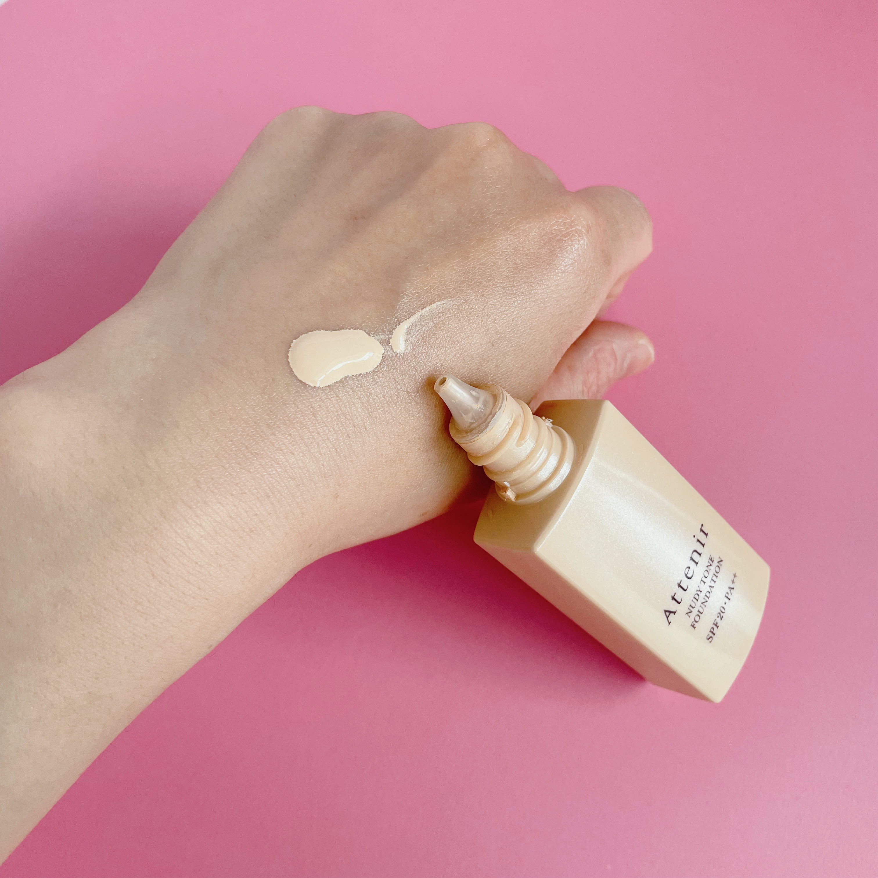 ヌーディトーン ファンデーション/アテニア/リキッドファンデーションを使ったクチコミ（2枚目）