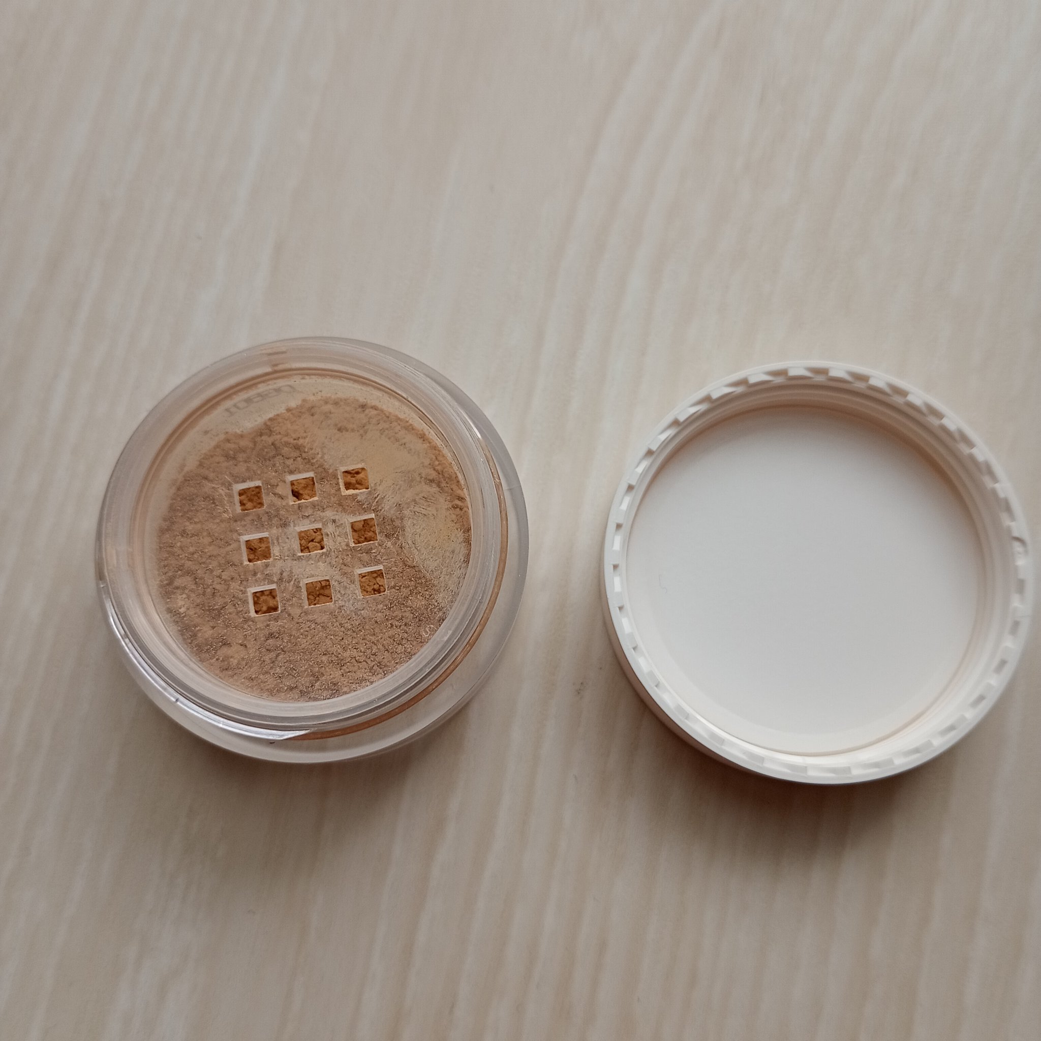 薬用コンシーラー アクネプロテクター/ONLY MINERALS/パウダーコンシーラーを使ったクチコミ（2枚目）