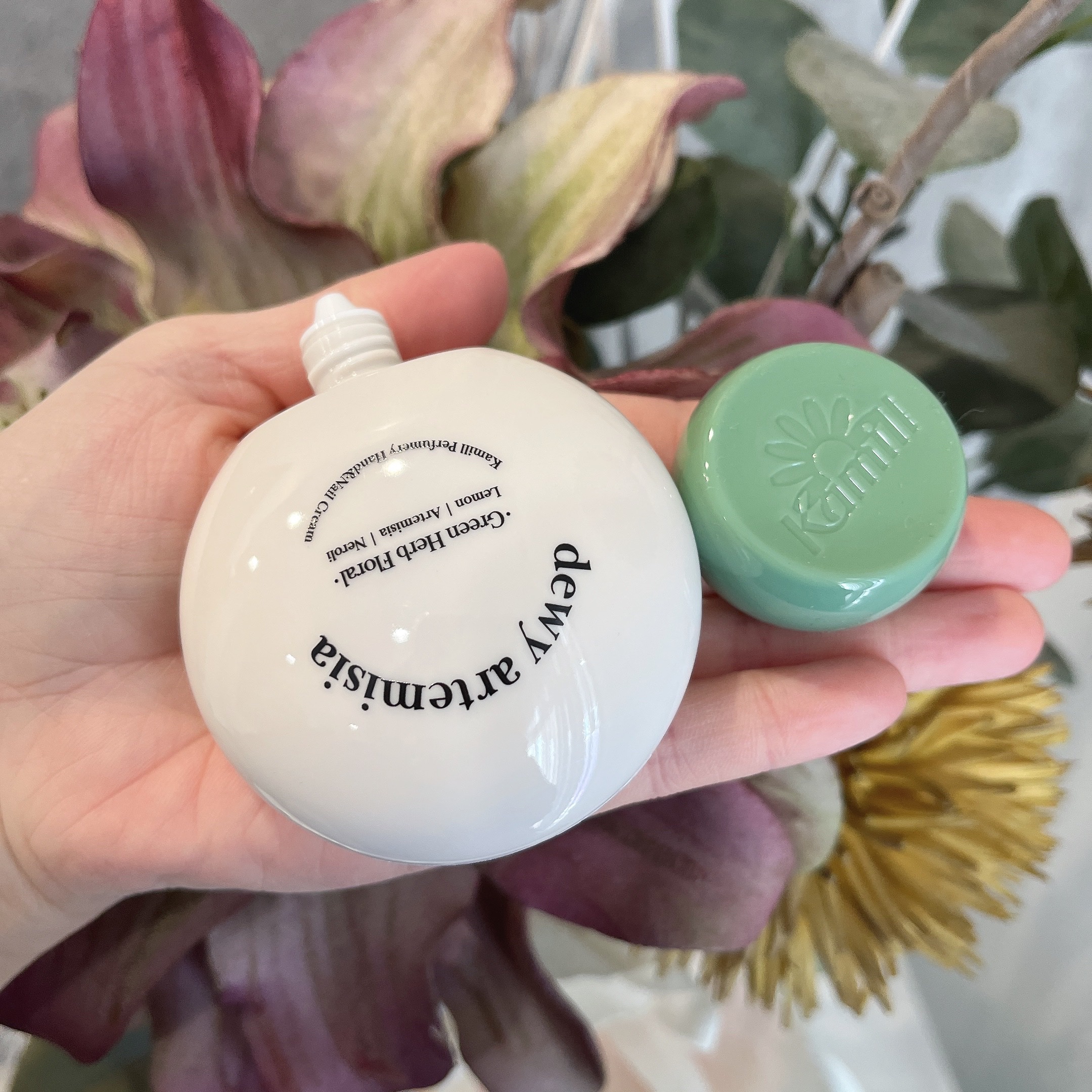 パフューマリー ハンド＆ネイルクリーム デューイアルテミシア 50ml/カミール/ハンドクリームを使ったクチコミ（2枚目）