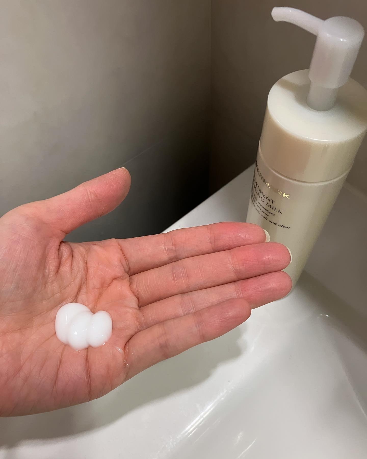 トリートメント クレンジング ミルク/COVERMARK/ミルククレンジングを使ったクチコミ（2枚目）