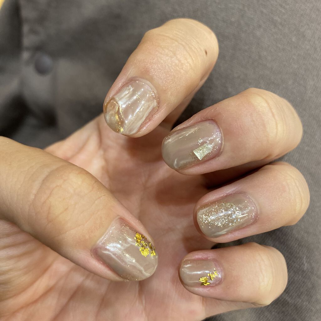 セリア購入品オンリーで
セルフネイルをしました🙆‍♀️

●ココアベージュ
●シャイニングベージュ
●ホワイト
●ゴールド
●ゴールドナゲット
●ミラーパウダー
●ベースコート
●ノンワイプトップコート

もやもやニュアンスの上に
パーツ