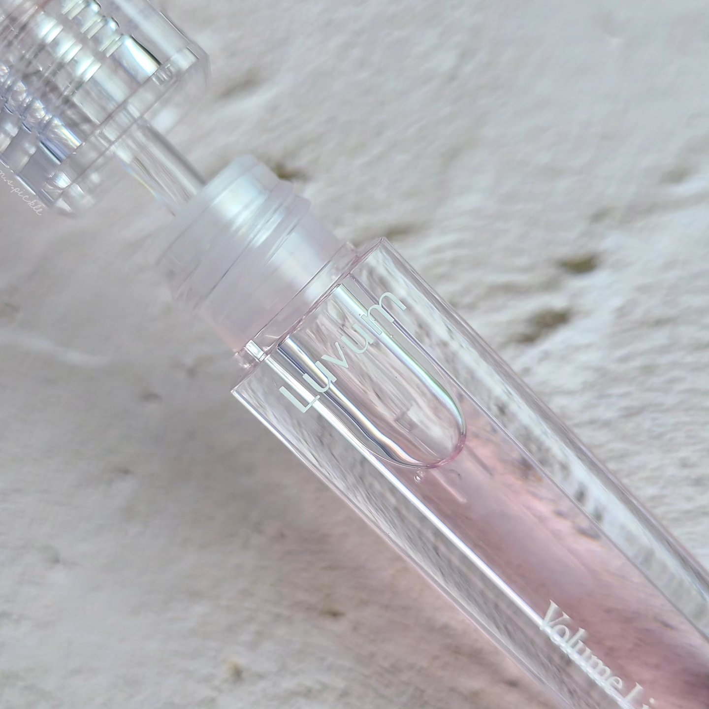 ラビューム ボリュームリップセラム/Luvum/リップグロスを使ったクチコミ（2枚目）