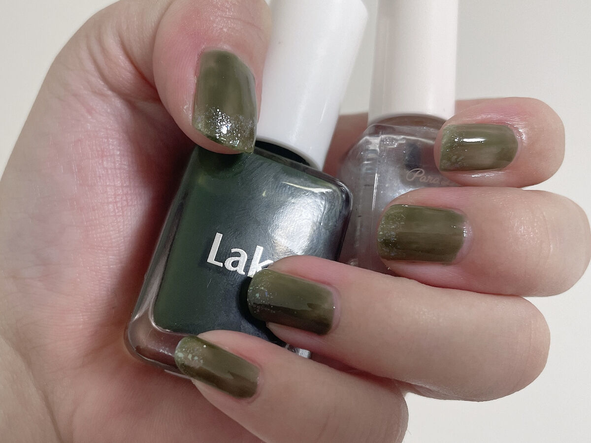 グラッシーネイルカラー Gentle Khaki/Laka/マニキュアを使ったクチコミ（2枚目）