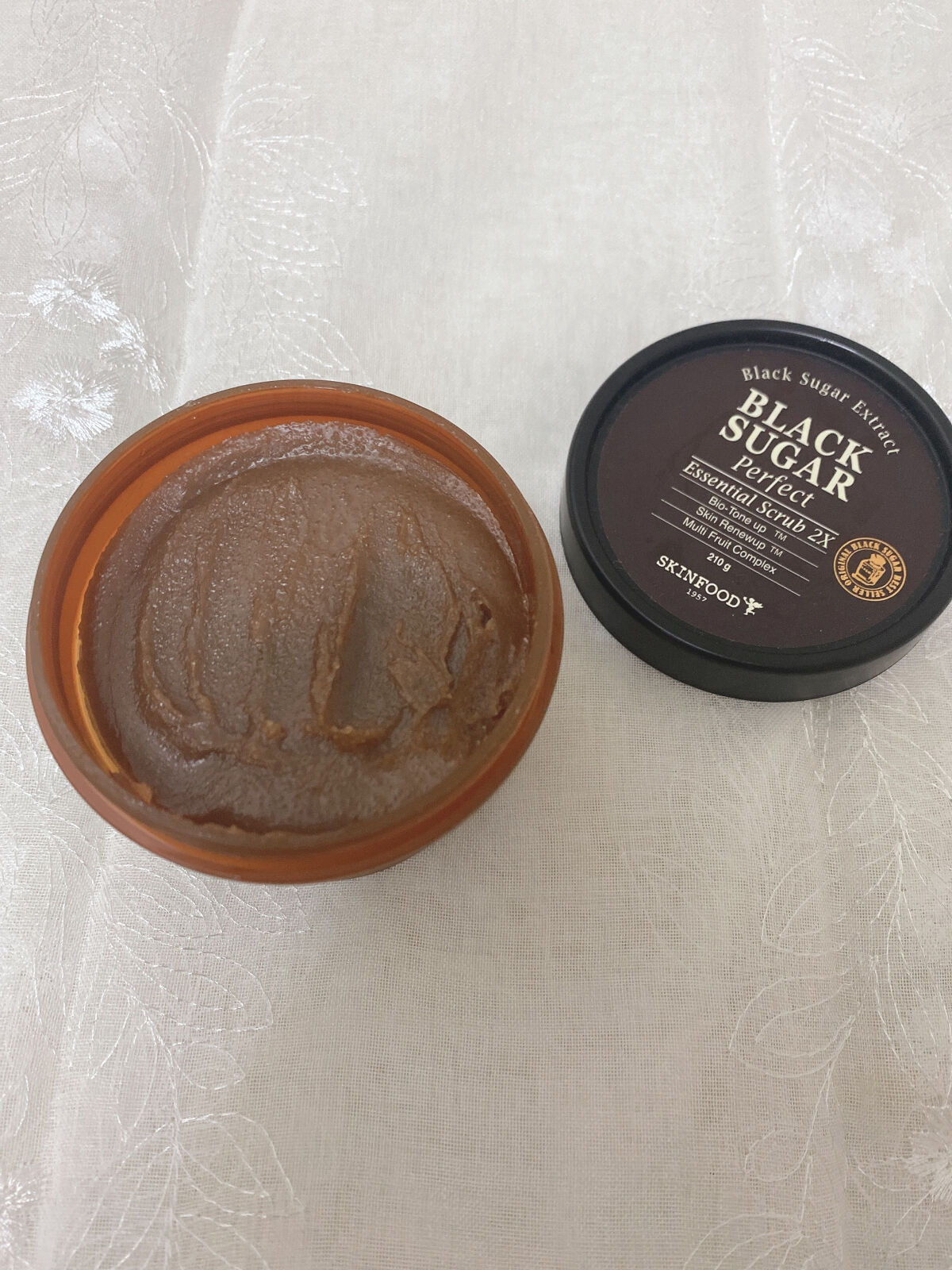 ブラックシュガー パーフェクト エッセンシャル スクラブ2X/SKINFOOD/洗い流すパック・マスクを使ったクチコミ（2枚目）