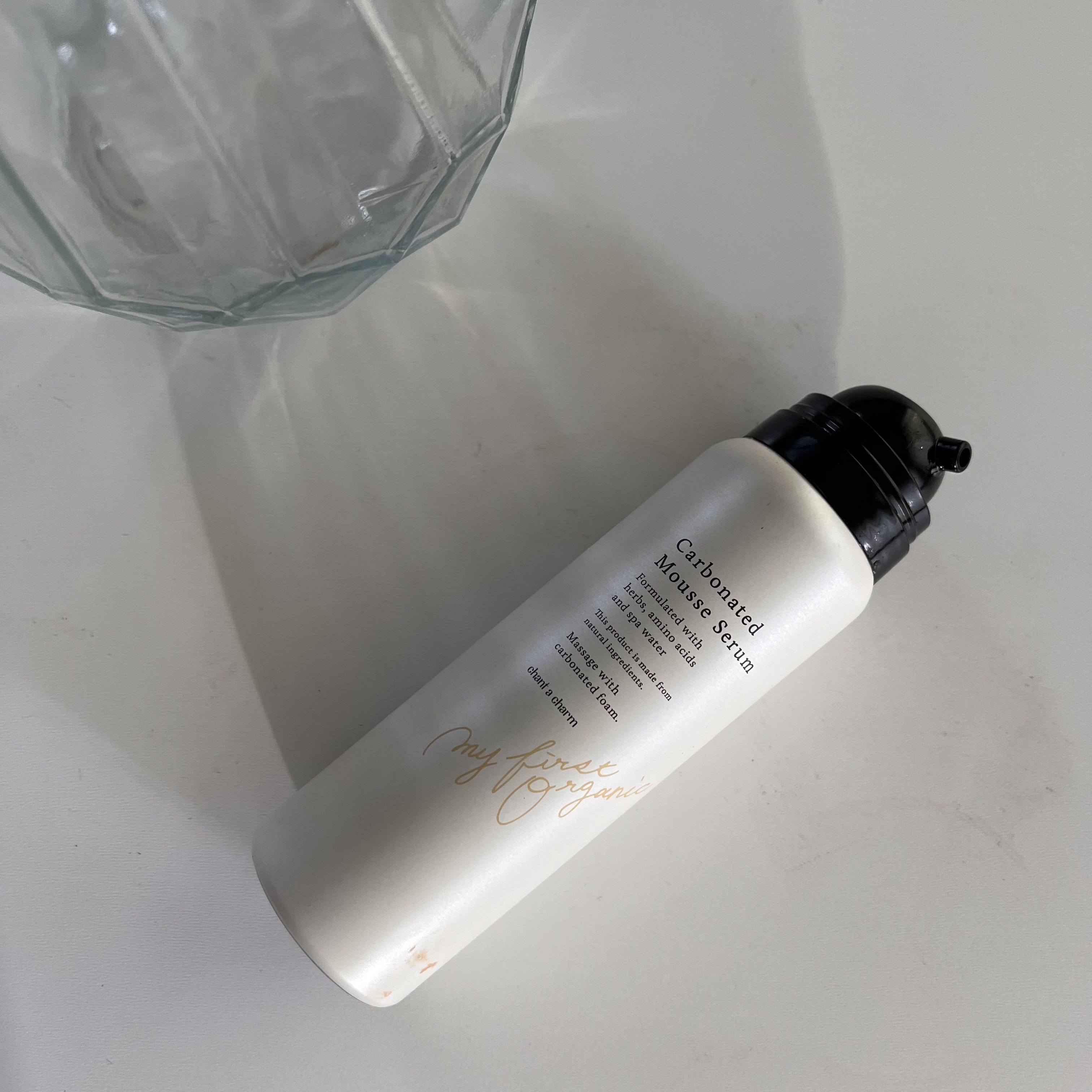 chant a charm  炭酸ムースセラムのクチコミ「チャントアチャームの炭酸美容液。
泡はかなり柔らかめだけど
保湿力がしっかり浸透力が高いので
.....」（1枚目）