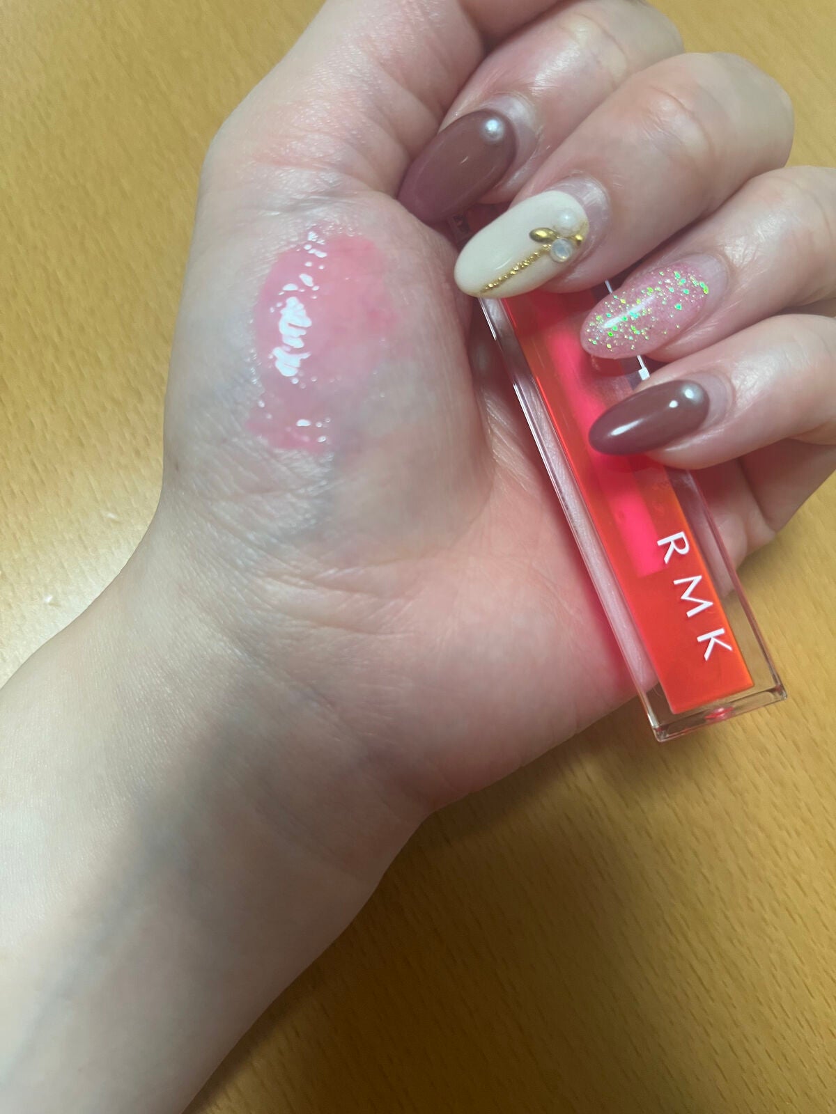 ザ ナウナウネオングロス/RMK/リップグロスを使ったクチコミ(4枚目)