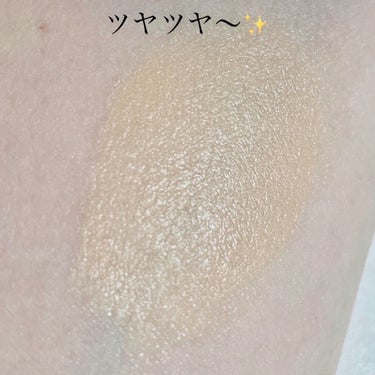 石けんオフ可能👌
【ETVOS エトヴォス ミネラルグロウスキンクッション】
☑️¥5.940 12g 
☑️SPF32 PA+++
”ハリと弾力をもたらし、ナチュラルなツヤ肌へ導くクッションファンデーション”
・
ツヤ肌仕上がり。
カバー力→☆☆☆
キープ力→☆☆☆
お直しのしやすさ→☆☆☆☆☆
・
『メイクしてる』感が無いのにほどよいカバー力もありながら、1日メイクをしていても肌に負担が少ないような使い心地。

潤い感があるクッション液なので、お直しの際に重ねても厚ぼったくならないので良き☝️

紫外線吸収剤不使用、石けんオフ可能なところも嬉しいですね✨

#ETVOS #エトヴォス #クッションファンデ
#ミネラルコスメ #ミネラルグロウスキン
#ベースメイク #ファンデ #石けんオフ
#ファンデーション
 #推しコスメを語ってPLになろう の画像 その2