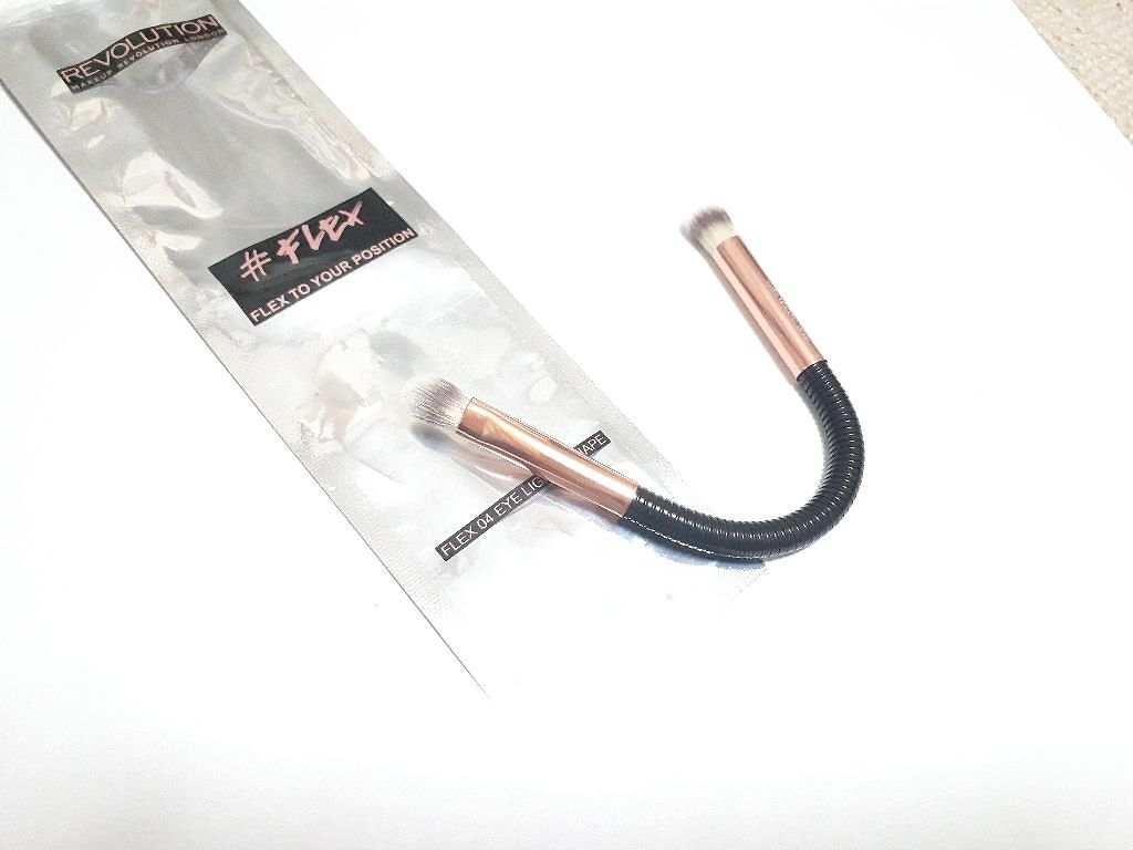 Flex 04 Eye Light and Shade Brush/MAKEUP REVOLUTION/メイクブラシを使ったクチコミ(3枚目)