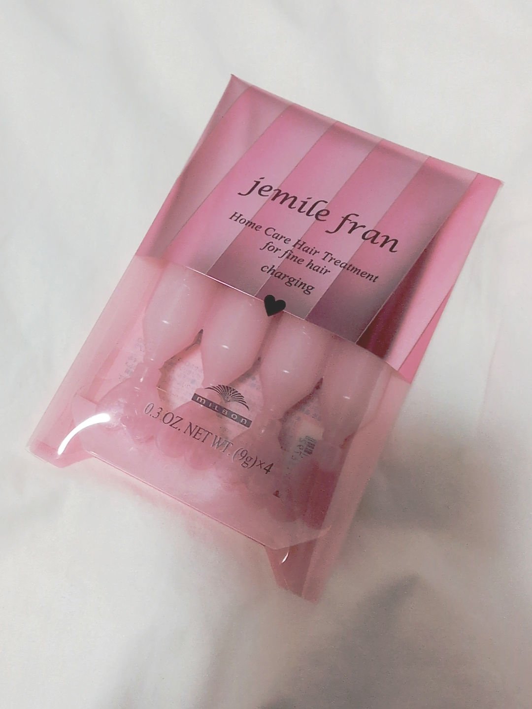 ジェミールフラン ヘアケアシリーズ サロントリートメント ハートチャージング

ずっと気になってたやつ
香りはもうパッケージに入ってる段階で分かるから買ってからイメージと違ったにならない

サラサラにはなる
けど出しづらいし、ロングの人には