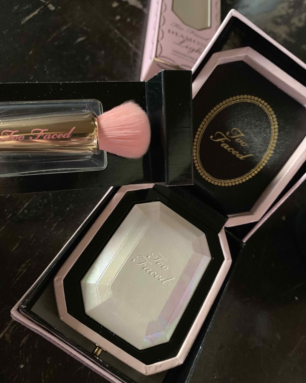 ダイヤモンドライト ハイライター ブラシ/Too Faced/メイクブラシを使ったクチコミ（2枚目）
