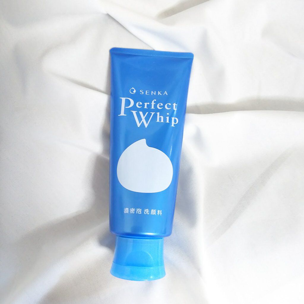 今更ながら試してみたところ
プチプラなのに凄い！と驚きました✨

白が大人気と言うことを購入後に知ったのですが
このプチプラ価格なので
白はまた後日別に購入しようと思います😂笑

ミクロの濃密泡がワントーン明るい
まっさらすっぴんへと洗い