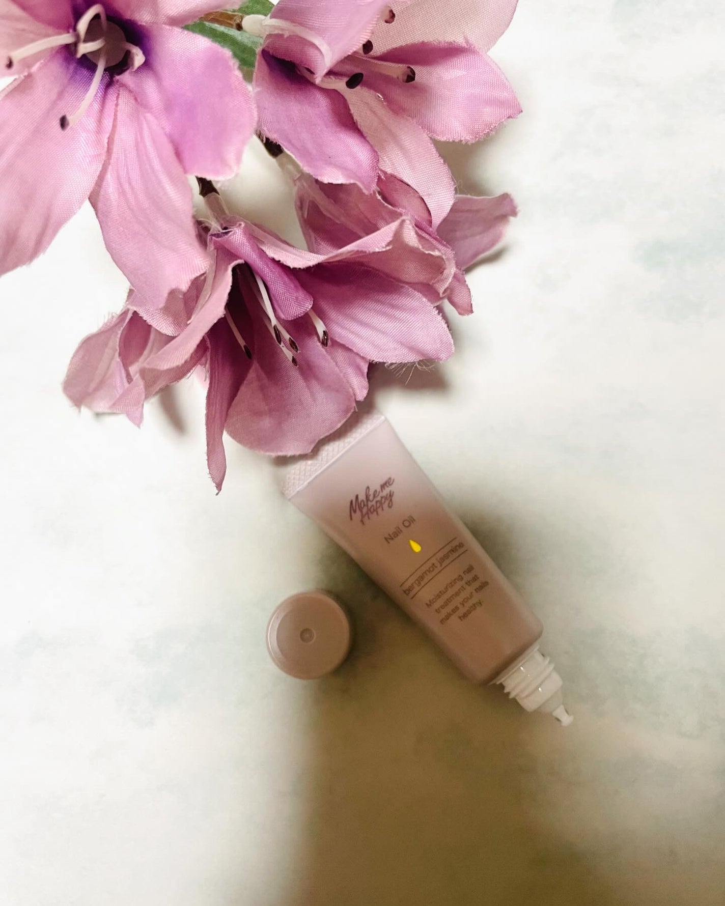 ぱすかる on LIPS 「簡単塗布でベタつきなし。コンパクトなデザインでポーチに入れても..」(2枚目)