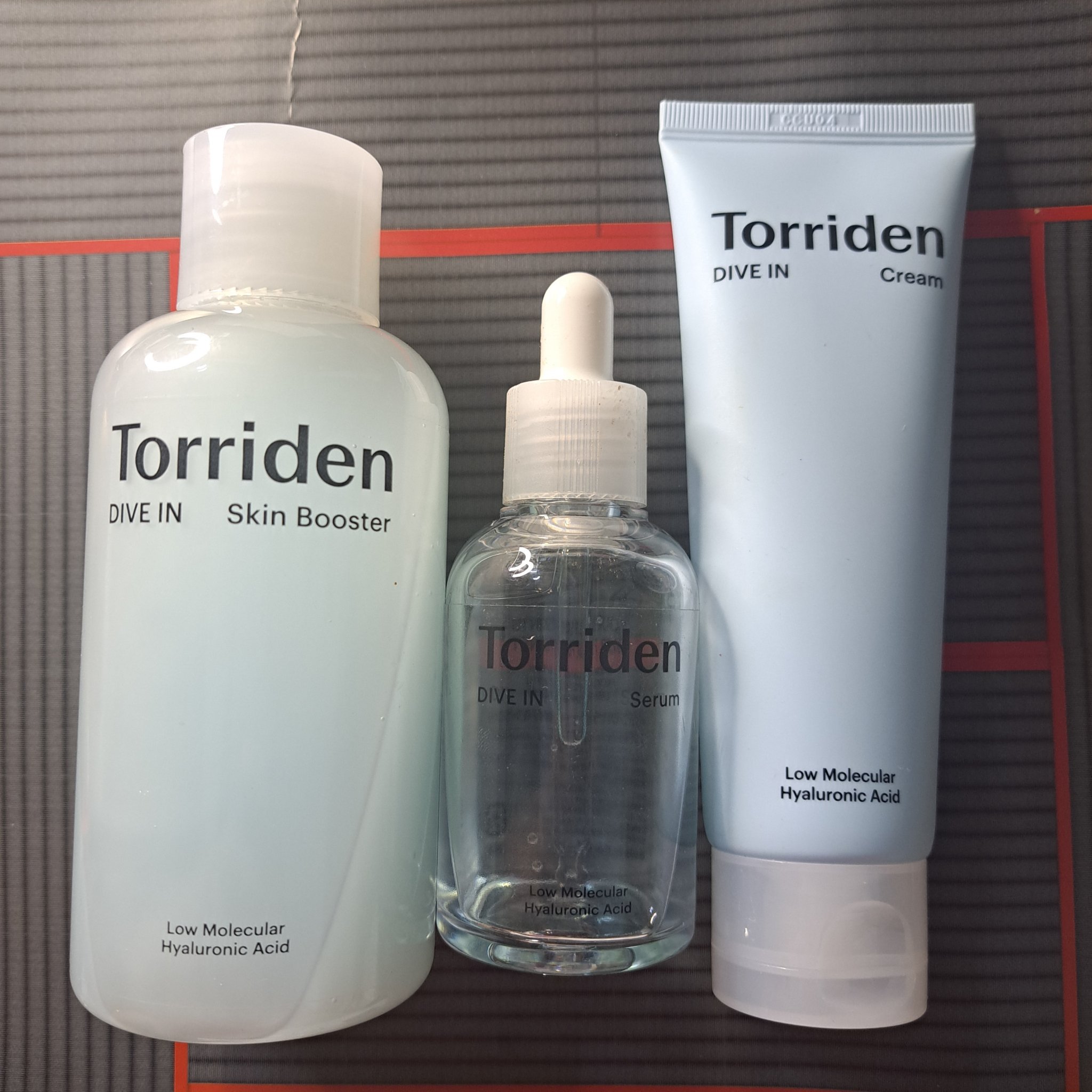 2023年8～9月近辺
最近のスキンケア
(9月で24歳、たぶん乾燥肌、乳液好きじゃない)

✼••┈┈┈┈••✼••┈┈┈┈••✼

【化粧水】
Torriden ダイブイン スキンブースター
【美容液】
Torriden ダイブイン セ