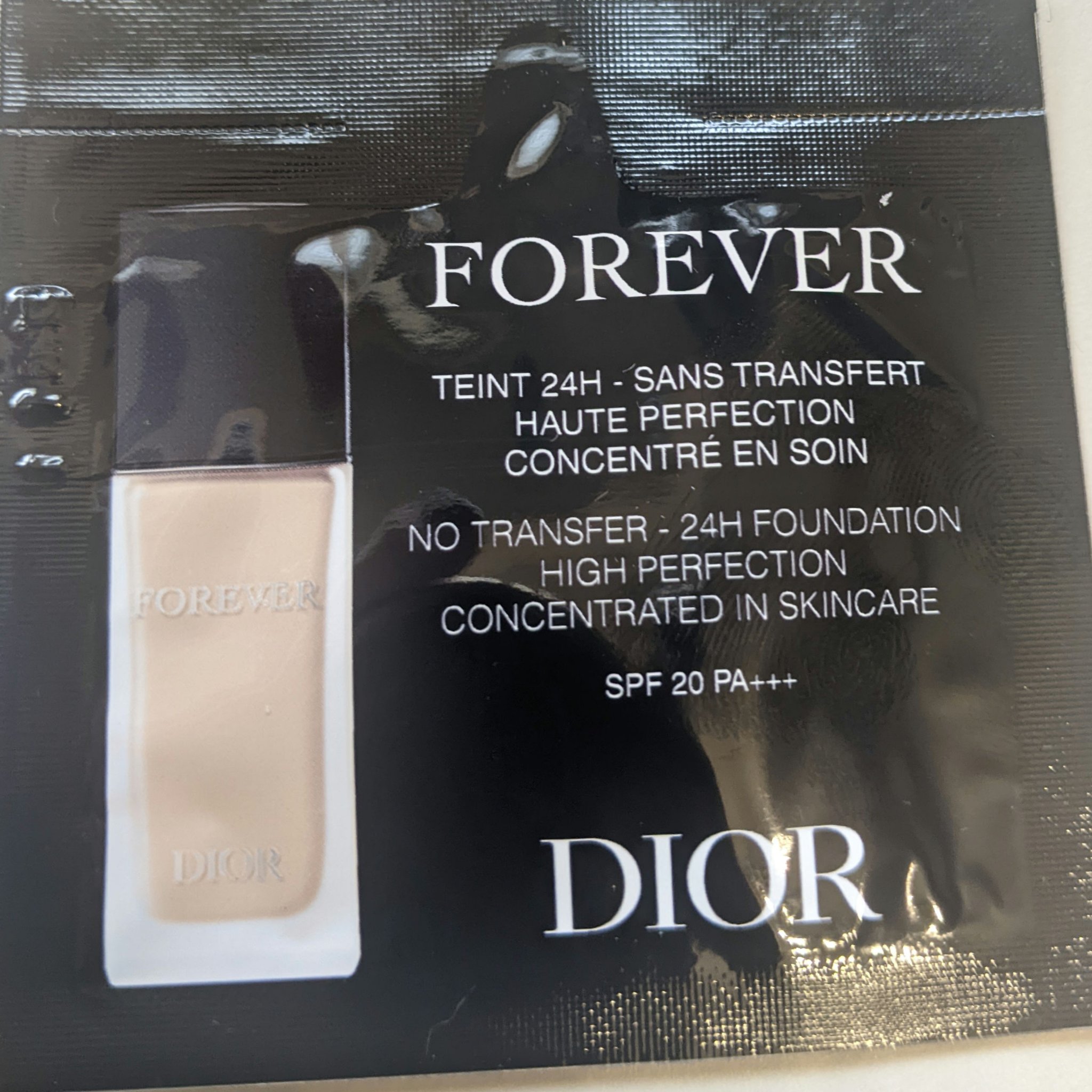 ディオールスキン フォーエヴァー フルイド マット 1Nニュートラル/Dior/リキッドファンデーションを使ったクチコミ（1枚目）