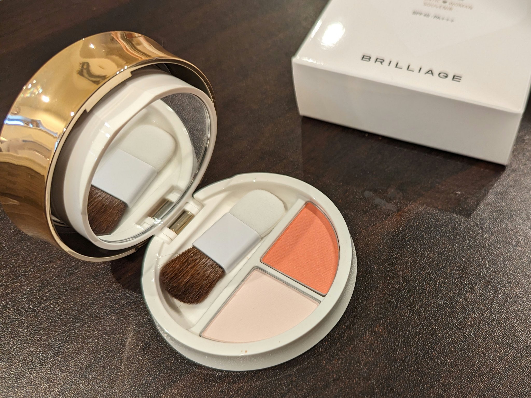 パウダリーファンデーション オーセンティックウーマン スーベニール/ブリリアージュ/パウダーファンデーションを使ったクチコミ（2枚目）