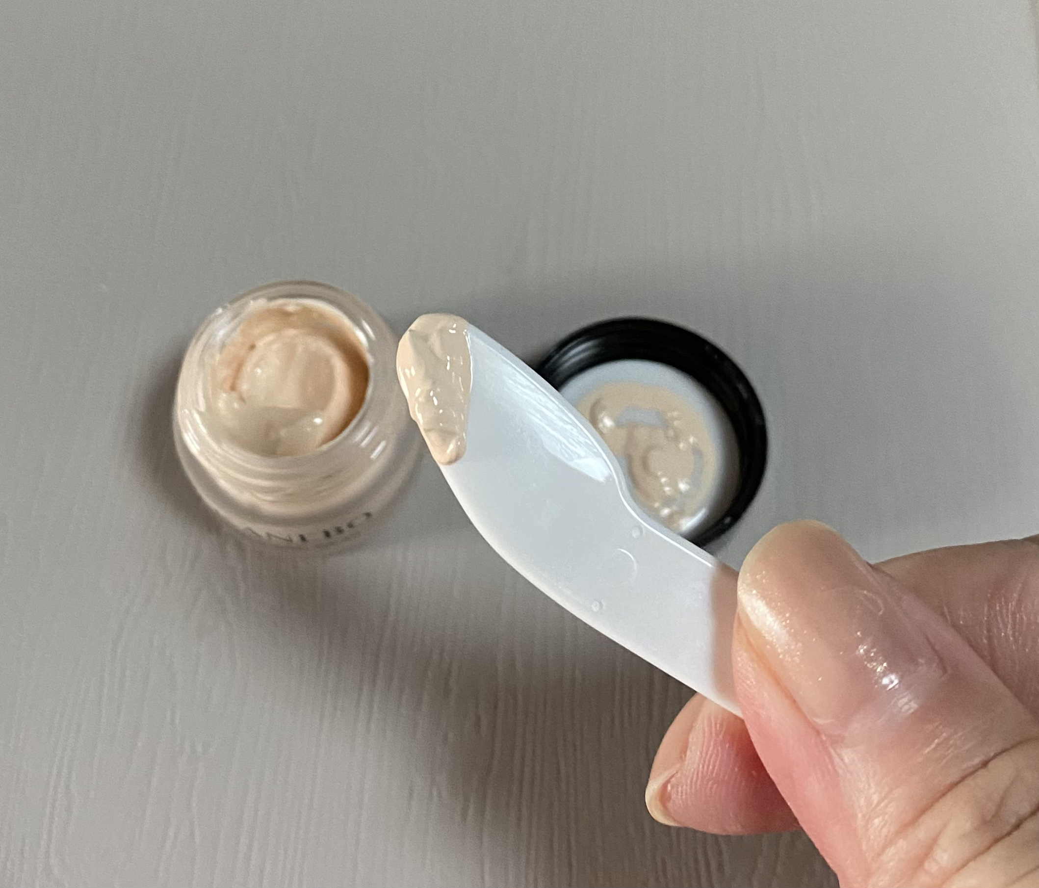 ライブリースキン　ウェア ソフトオークルAA/KANEBO/クリーム・エマルジョンファンデーションを使ったクチコミ（1枚目）