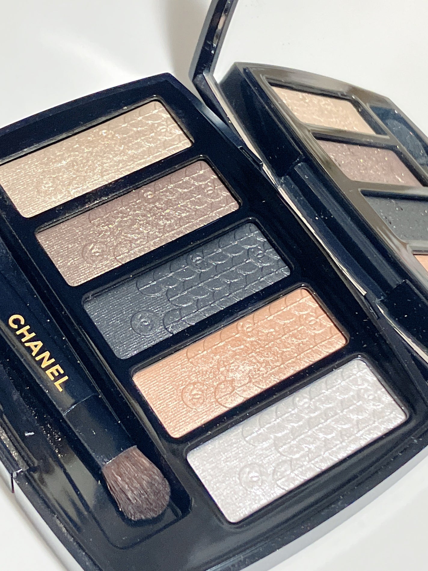 ルミエール グラフィック/CHANEL/アイシャドウパレットを使ったクチコミ(2枚目)