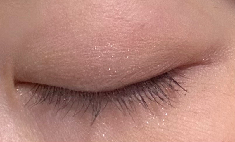  b idol THE アイパレR
06　本能のヌードベージュ

派手すぎずナチュラルすぎず
程よい発色💘

どのカラーを多く使うかで雰囲気も変えれます

私はベージュをまぶた全体に
目尻にだけブラウンを使うのがお気に入り

粉質も飛び散