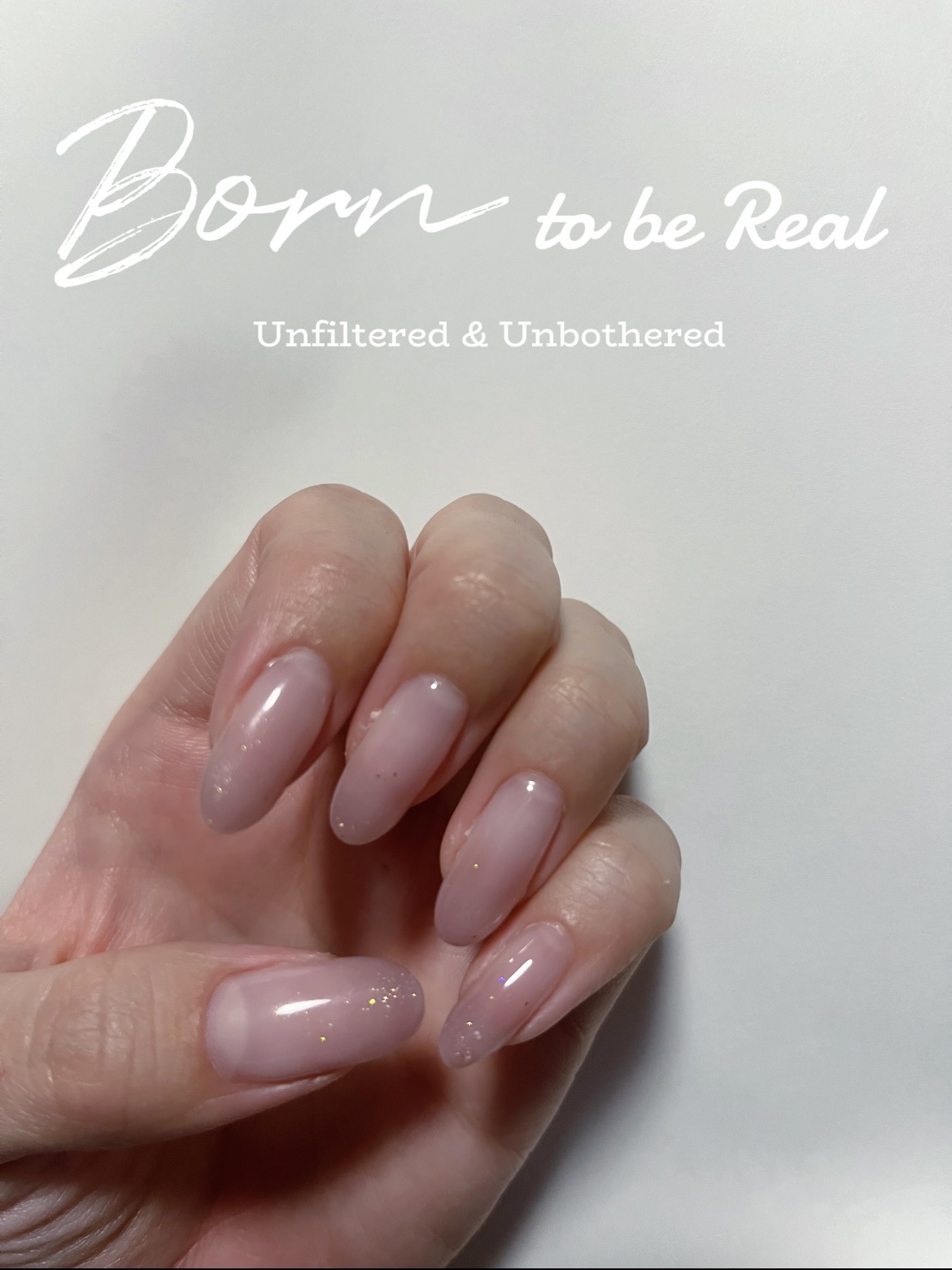 
DAISO   シアーラメグレイッシュパープル
 ベースのあと、セリアのミルキーベージュを一度塗りしてからグレイッシュパープルを重ねました 
今月はこれでモチベあげてこ〜！




#daiso #シアーラメグレイッシュパープル
#セルフ