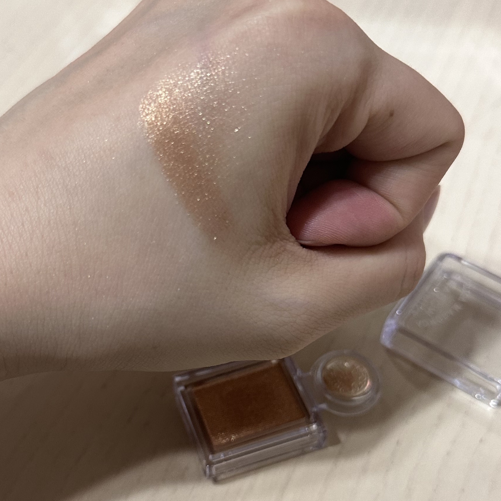 ミネラルマルチパウダー/エトヴォス/単色アイシャドウを使ったクチコミ（3枚目）