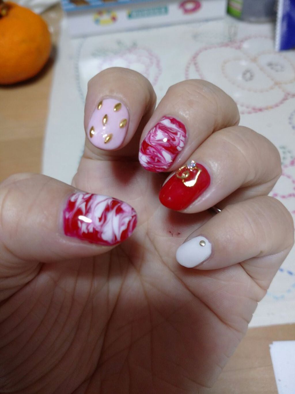 うさぎのホイップ on LIPS 「今日はネイルでした❤チョコネイルは前回したので いちごネイル🍓..」(2枚目)