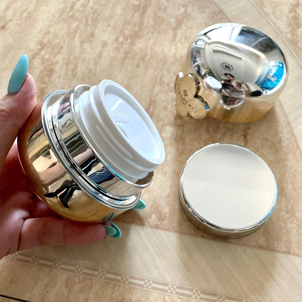 Shiho Arai on LIPS 「・・ココチフェイシャルエッセンスクリームマスクお試しさせていた..」(5枚目)