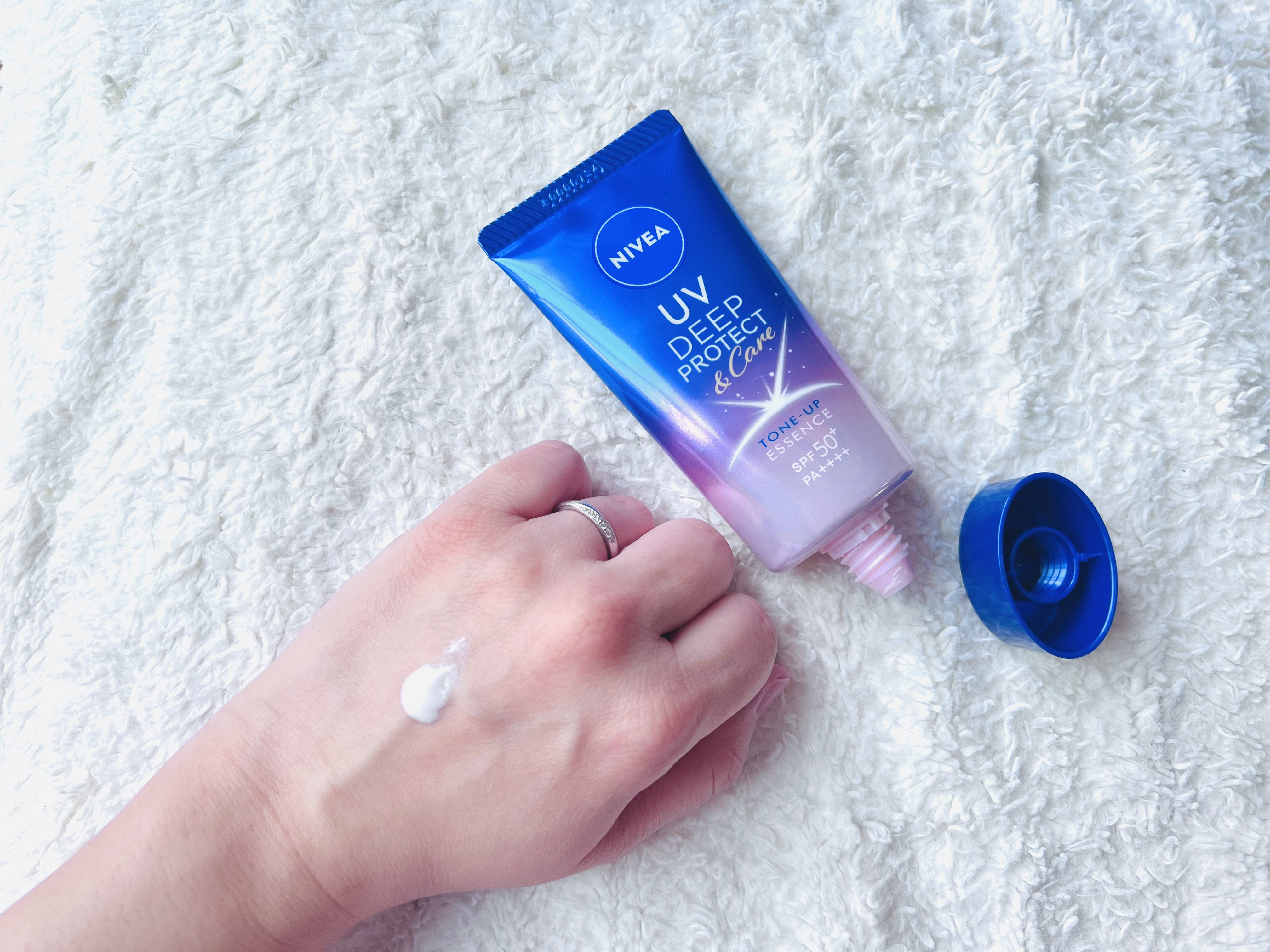ニベアUV ディープ プロテクト＆ケア トーンアップ エッセンス/ニベア/日焼け止めローションを使ったクチコミ（2枚目）