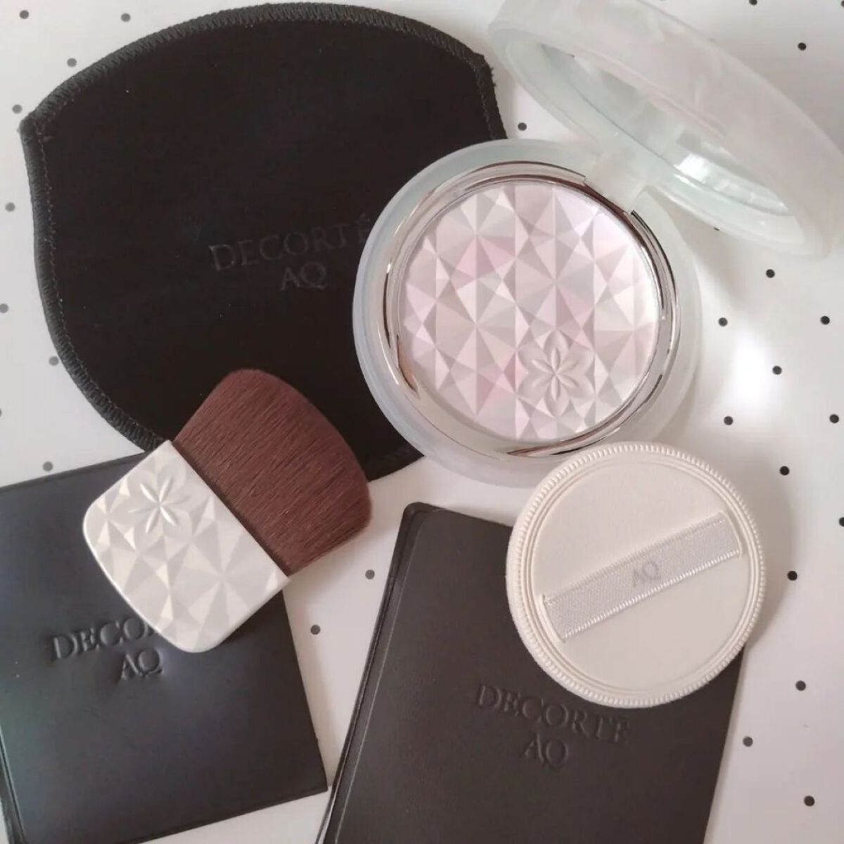 ＡＱ　オーラ リフレクター 03 sakura beige 可憐な花びらのようにおだやかな印象/DECORTÉ/プレストパウダーを使ったクチコミ（3枚目）