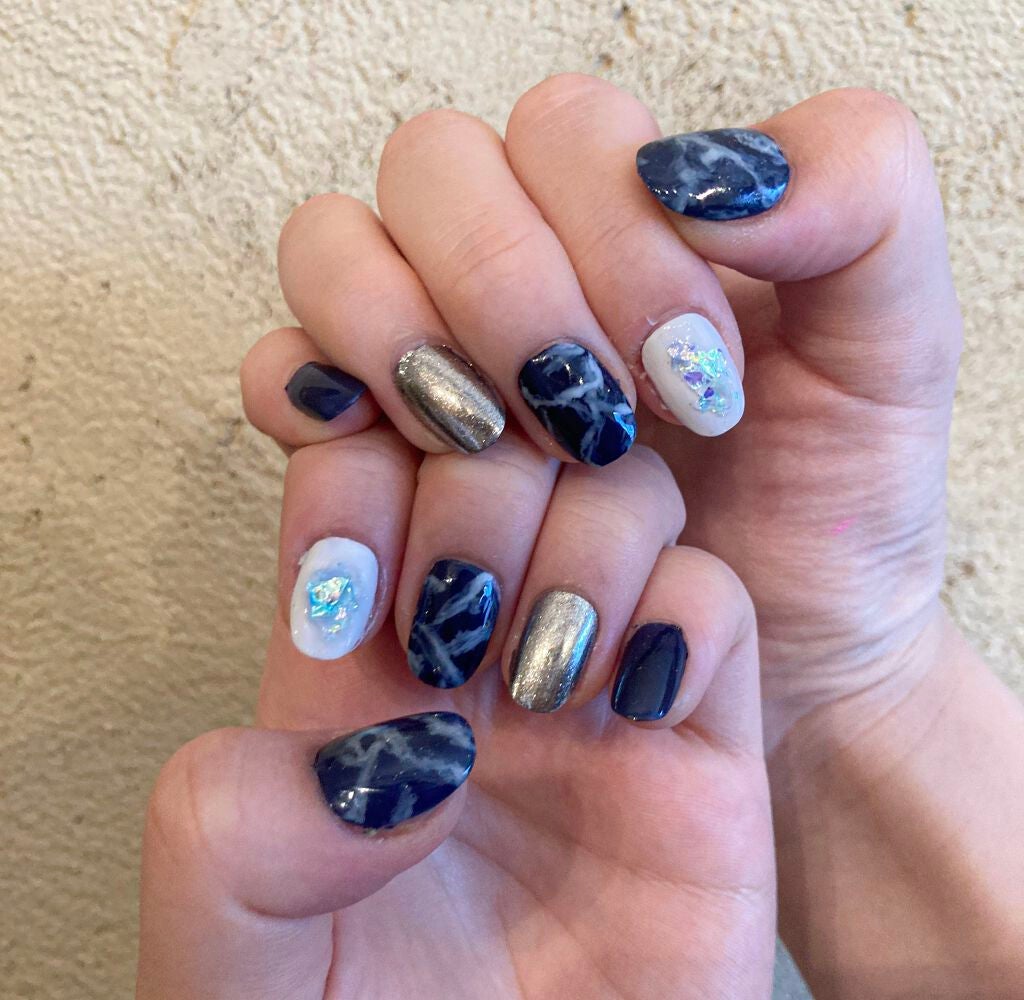 凛 on LIPS 「大理石ネイル!!全部100均のものです!100均すごし!親指と..」(2枚目)