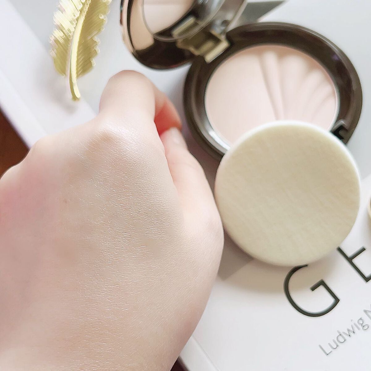 みちねえ フォロバ on LIPS 「・・新技術〈スポットライト処方〉採用、顔にメリハリを与えてくれ..」(6枚目)