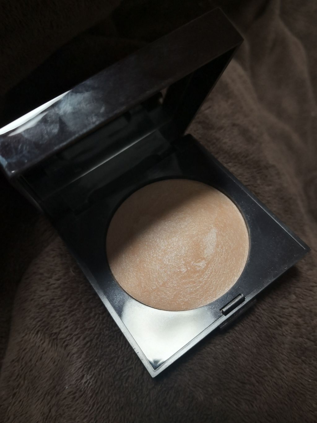 マットラディアンス ベイクドパウダー ハイライト01/ローラ メルシエ/パウダーハイライトを使ったクチコミ(2枚目)