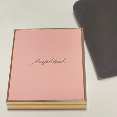 Amplitude コンスピキュアス チークスのクチコミ「ピンクが可愛い💕Amplitudeの新色チーク✨限定パケで購入出来たので気分がウキウキします🥰.....」（2枚目）