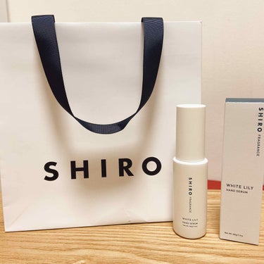 ✳︎SHIRO ハンド美容液 ホワイトリリーの香り✳︎

こちらプレゼントで頂きました！
スッと浸透するのに手がしっとり保湿されます♡
ハンドクリームのベタつき感が苦手な方でもこれなら快適に使えそう😊
