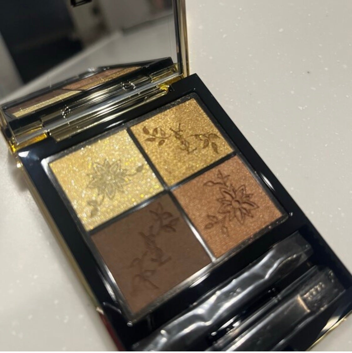 クチュール ミニ クラッチ/YVES SAINT LAURENT BEAUTE/アイシャドウパレットを使ったクチコミ(3枚目)