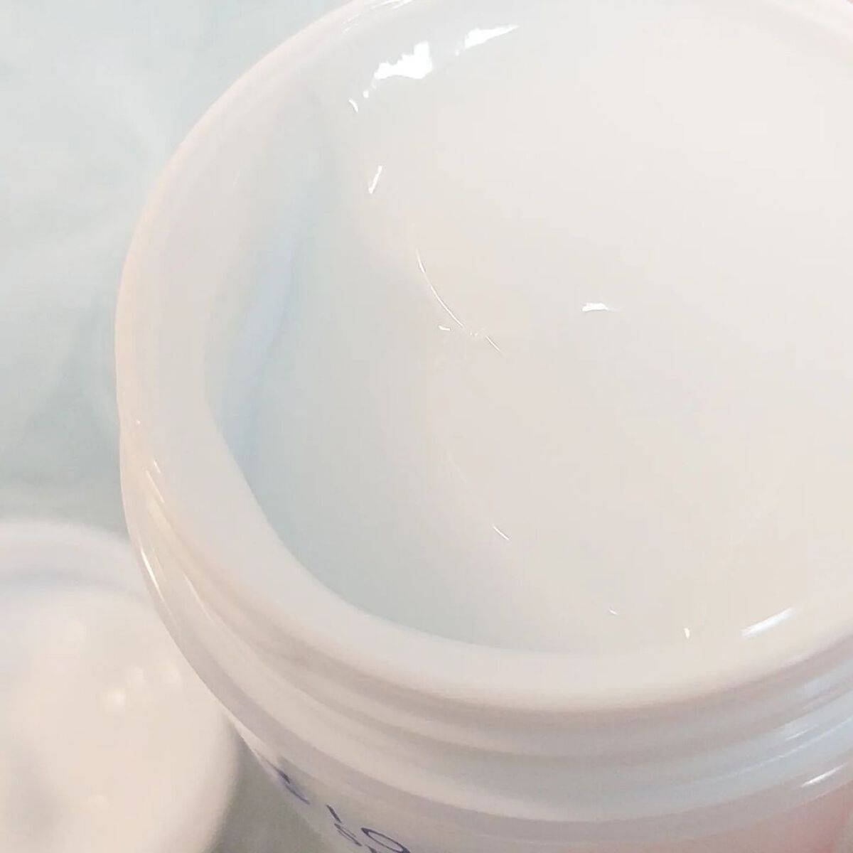 イオナ スパ＆ミネラル エッセンス ジェルのクチコミ「【　イオナ スパ＆ミネラル エッセンス ジェル　】

プルプルでお肌馴染みがいいジェル！
ヒア.....」（2枚目）