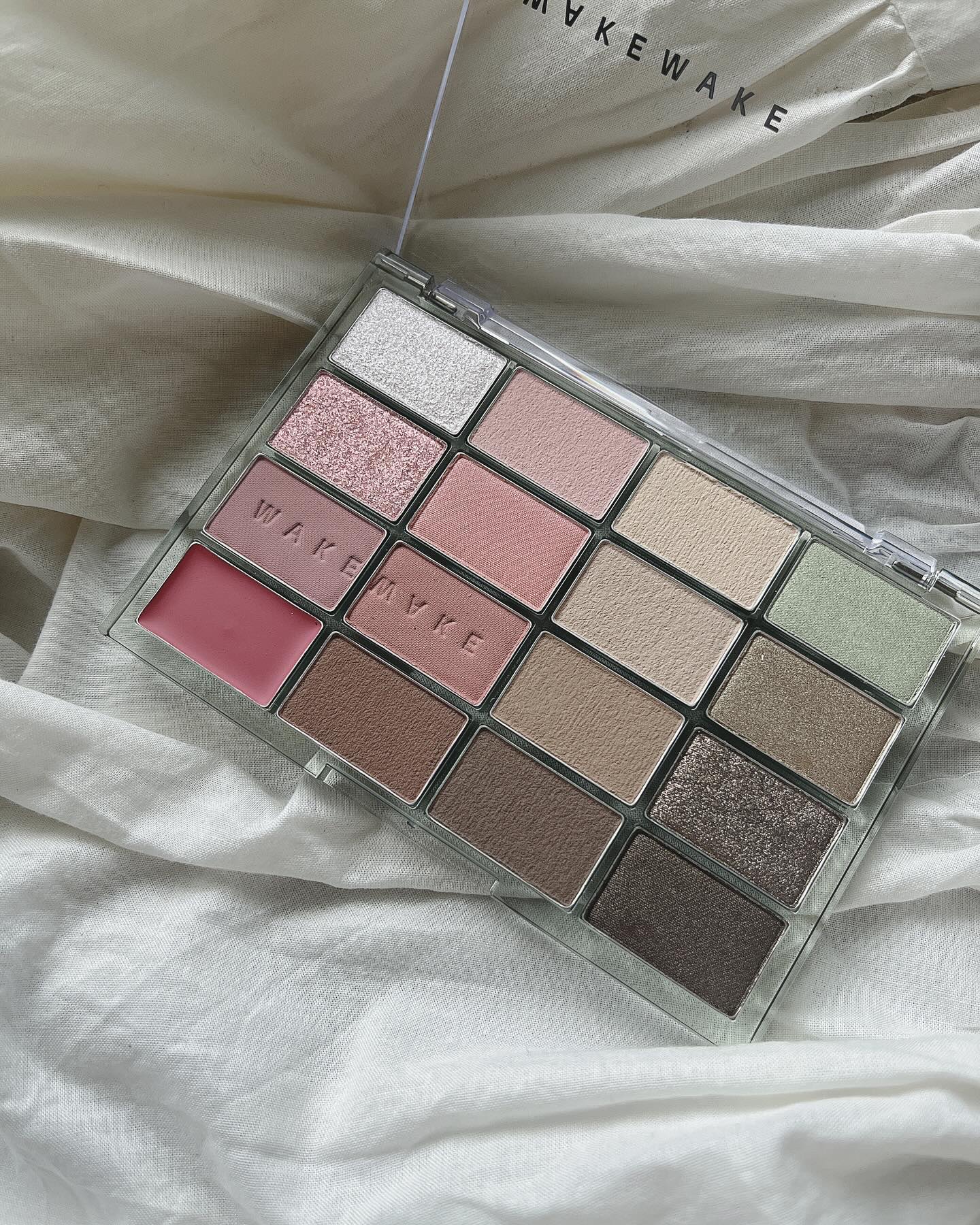 ソフトブラーリングアイパレット/wakemake/アイシャドウパレットを使ったクチコミ（1枚目）