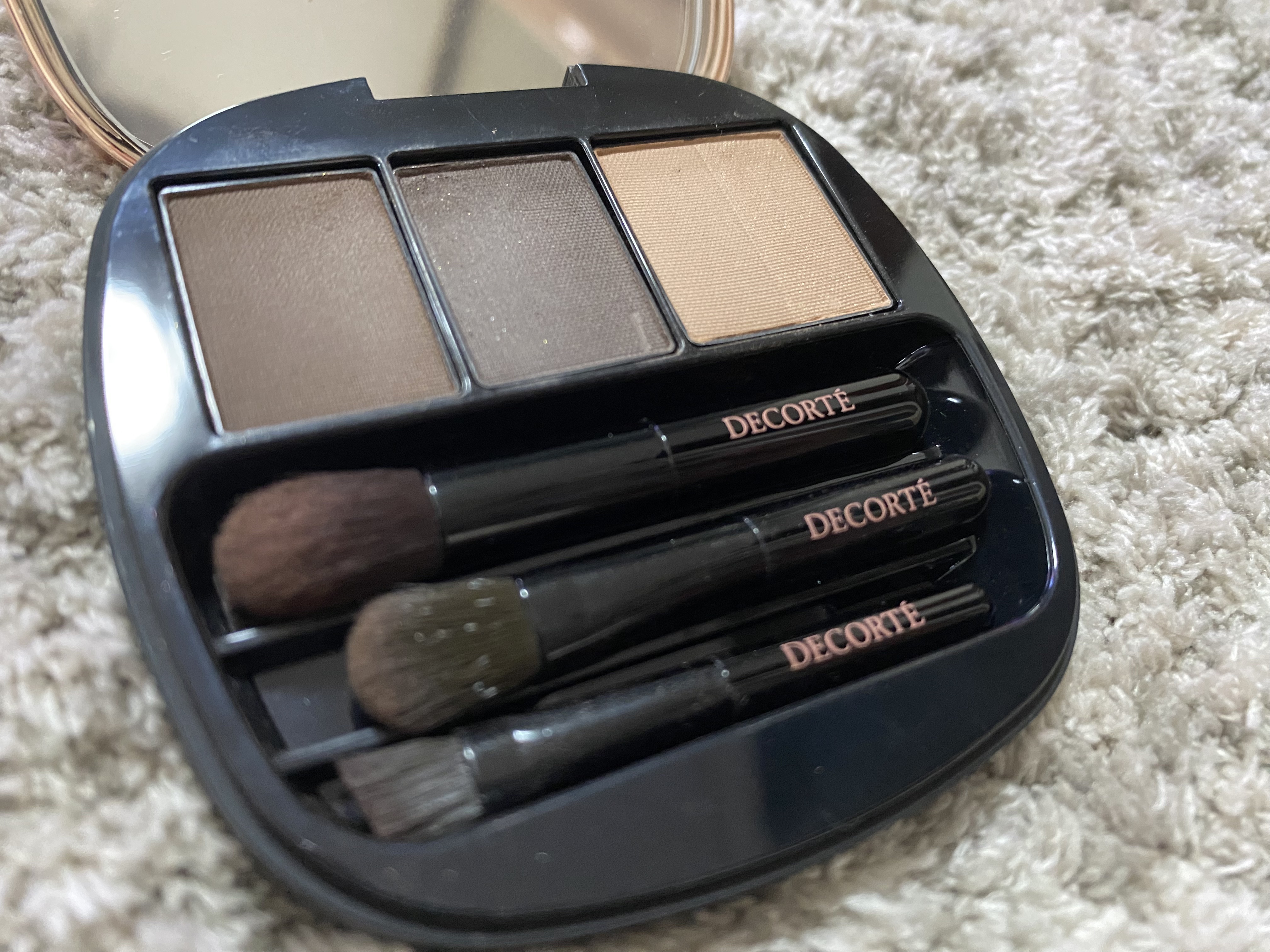 コントゥアリング パウダーアイブロウ BR301 ダークブラウン/DECORTÉ/パウダーアイブロウを使ったクチコミ（1枚目）