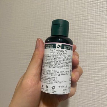 ⸜ 🌹 ⸝THE BODY SHOP🥀
シャワージェル ブリティッシュローズ  60ml

優しいローズのいい香り( * ֦ơωơ֦)

強すぎないお上品な香り⭐️肌もしっとり🎀💕💓💗 


以下、公式サイトより引用↓↓↓

＜ボディシャンプー＞
摘みたてのフレッシュなイングリッシュローズの香りのボディシャンプーです。

豊かな泡立ちでお肌をさっぱりと洗い上げます。

ご使用方法：
スポンジ、バスリリーなどでよく泡立ててお使いください。

成分🥀
水、ラウレス硫酸Ｎａ、グリセリン、デシルグルコシド、コカミドプロピルベタイン、ココベタイン、香料、塩化Ｎａ、安息香酸Ｎａ、クエン酸、グルコン酸Ｎａ、アロエベラ葉汁、バラエキス、安息香酸デナトニウム、ソルビン酸Ｋ、赤２２７、黄４
※表示されている全成分は改良等の理由により、予告なく処方が変更となり、掲載の原料、説明などが製品のラベルと異なる場合もございます。


こちらは、大好きな大好きな#ルイボス ちゃんにいただきましたm(*_ _)mいつもいつもありがとう🩷️


#THE BODY SHOP
#THE BODY SHOPシャワージェル ブリティッシュローズ
#ルイボスちゃんからのプレゼント🎁 #乾燥ケアの本音レポ の画像 その1