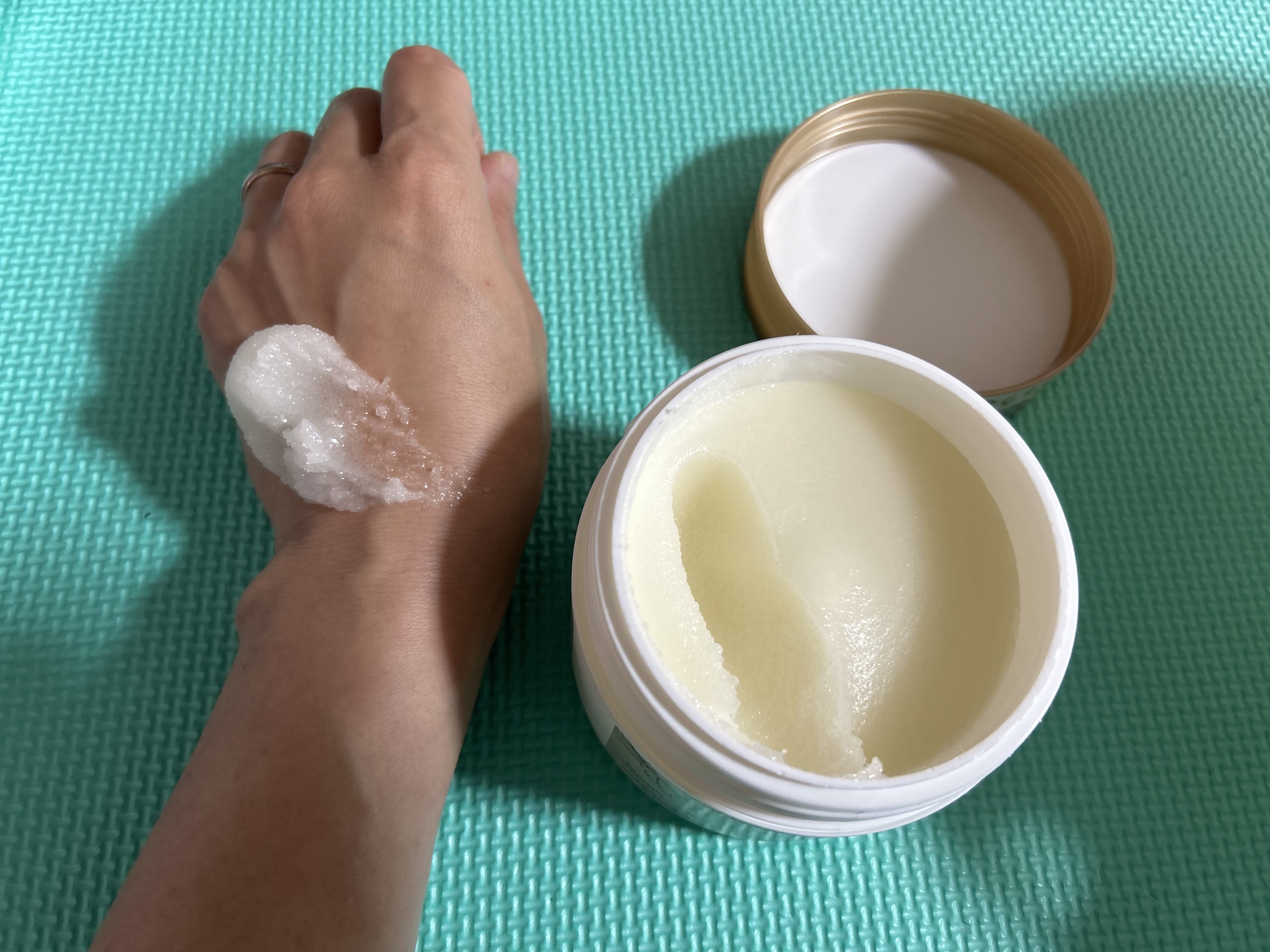 クナイプ シュガースクラブ カメリア＆アルガン カメリア＆アルガン200ml【旧】/クナイプ/ボディスクラブを使ったクチコミ（2枚目）