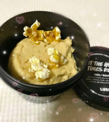 乾燥が酷くて悩んでいてLUSHの店員さんがおすすめしてくれた保湿してくれる泥洗顔です❁﻿

⚪︎ポップコーンのいい匂いがします🍿
⚪︎流した後、オイル？がこのる感じ
   →なのに手はベタベタしない!!