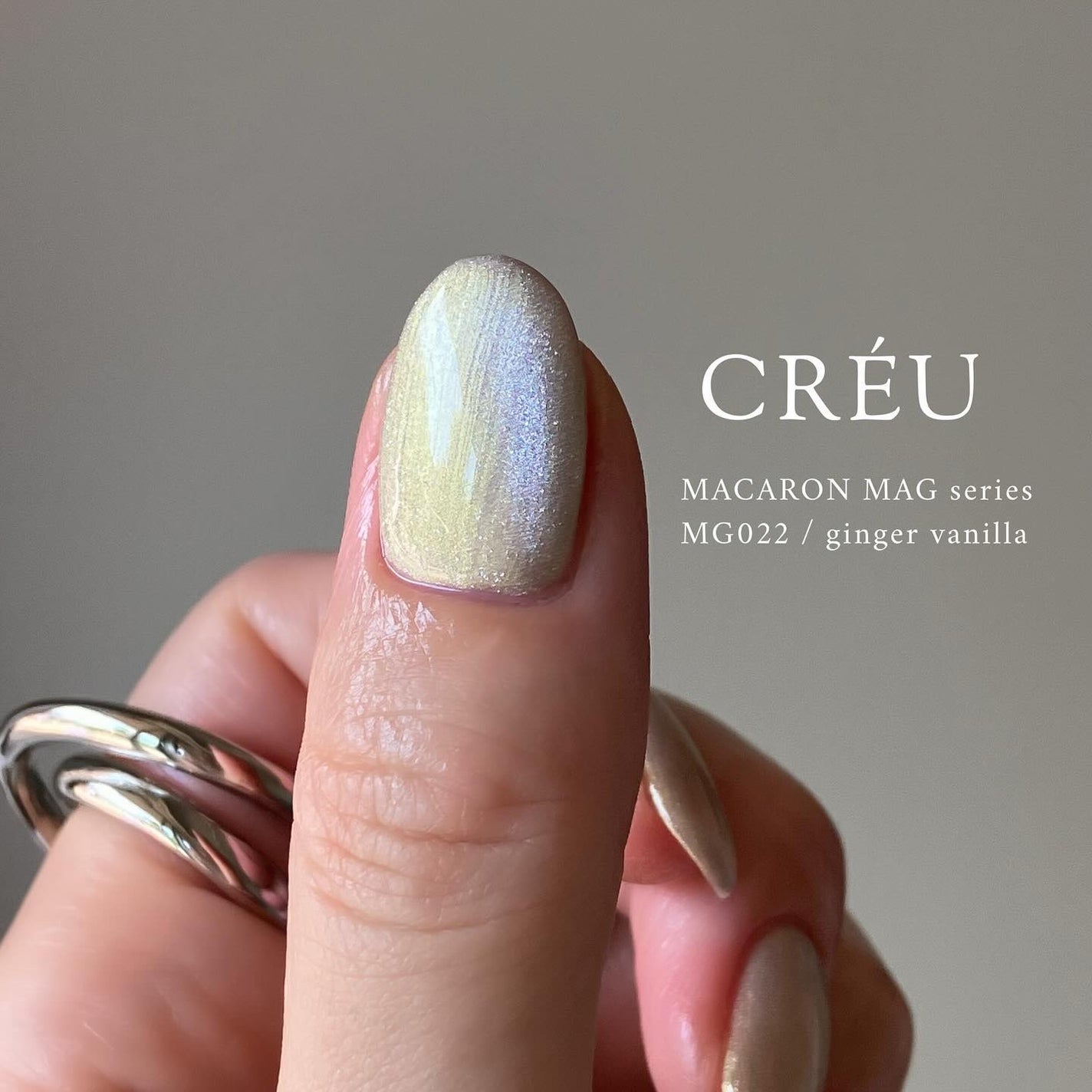 sato 🕊 self nail🫧🤍 on LIPS 「.mynailsCRÉUMACARONMAGMG022/gin..」(1枚目)