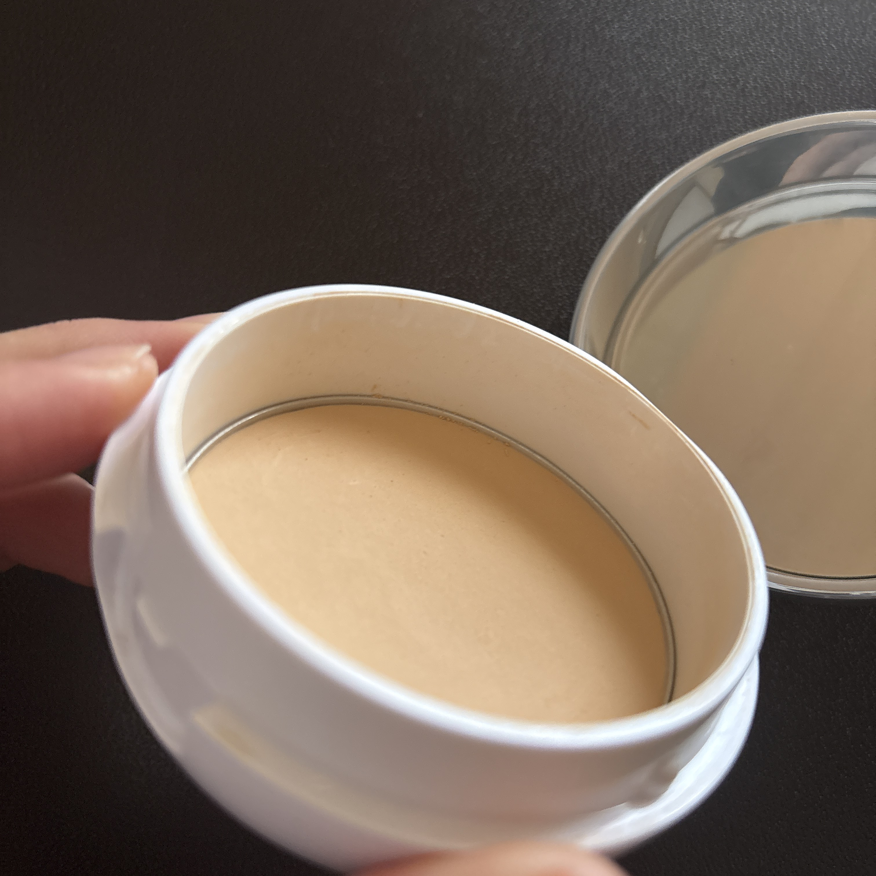 クリアラスト クリアラスト フェイスパウダー N 薬用美白オークルのクチコミ「
肌に優しくハイカバーなパウダーを探しており購入しました

付属のパフはふわふわで気持ちいいけ.....」（2枚目）