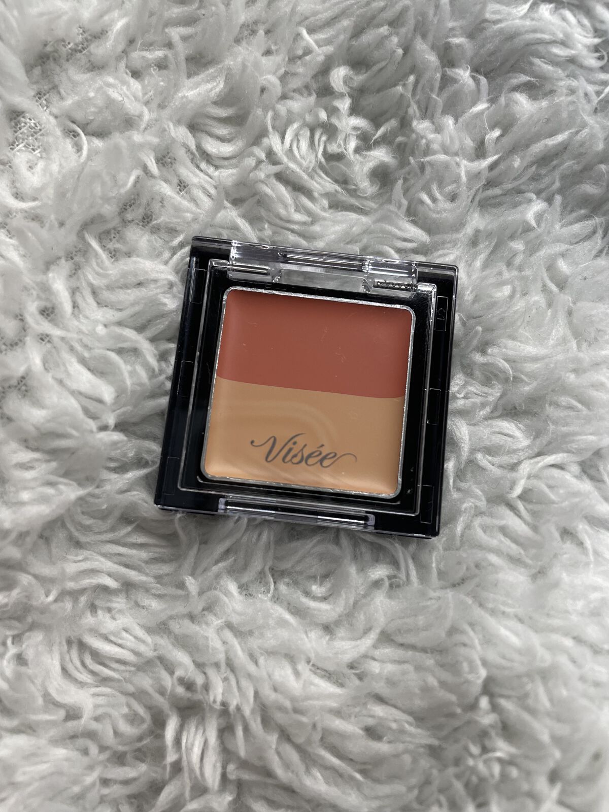 【Visée リシェ レッドトリック アイコンシーラー】

ずっと人気で買えなくてやっと手に入りました！

私はクマがひどいのですがとても綺麗に隠れました！

馴染みも良くてリピ買い確定です！！



 #初買いコスメ  #期待越えアイテム