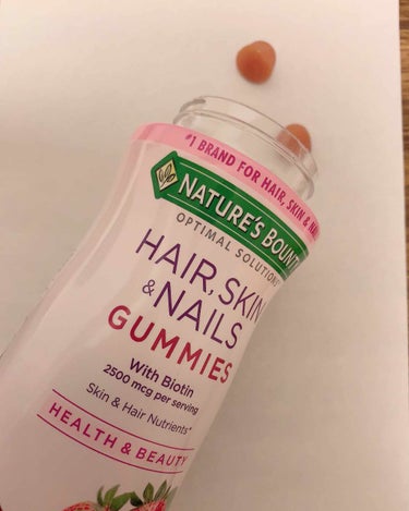 i Harbで購入したHAIR,SKIN&NAILS GUMMIES
佐々木あさひさんが動画で紹介してたのが気になって購入してみました。イチゴ味のグミサプリです！

このサプリに含まれているビオチンって